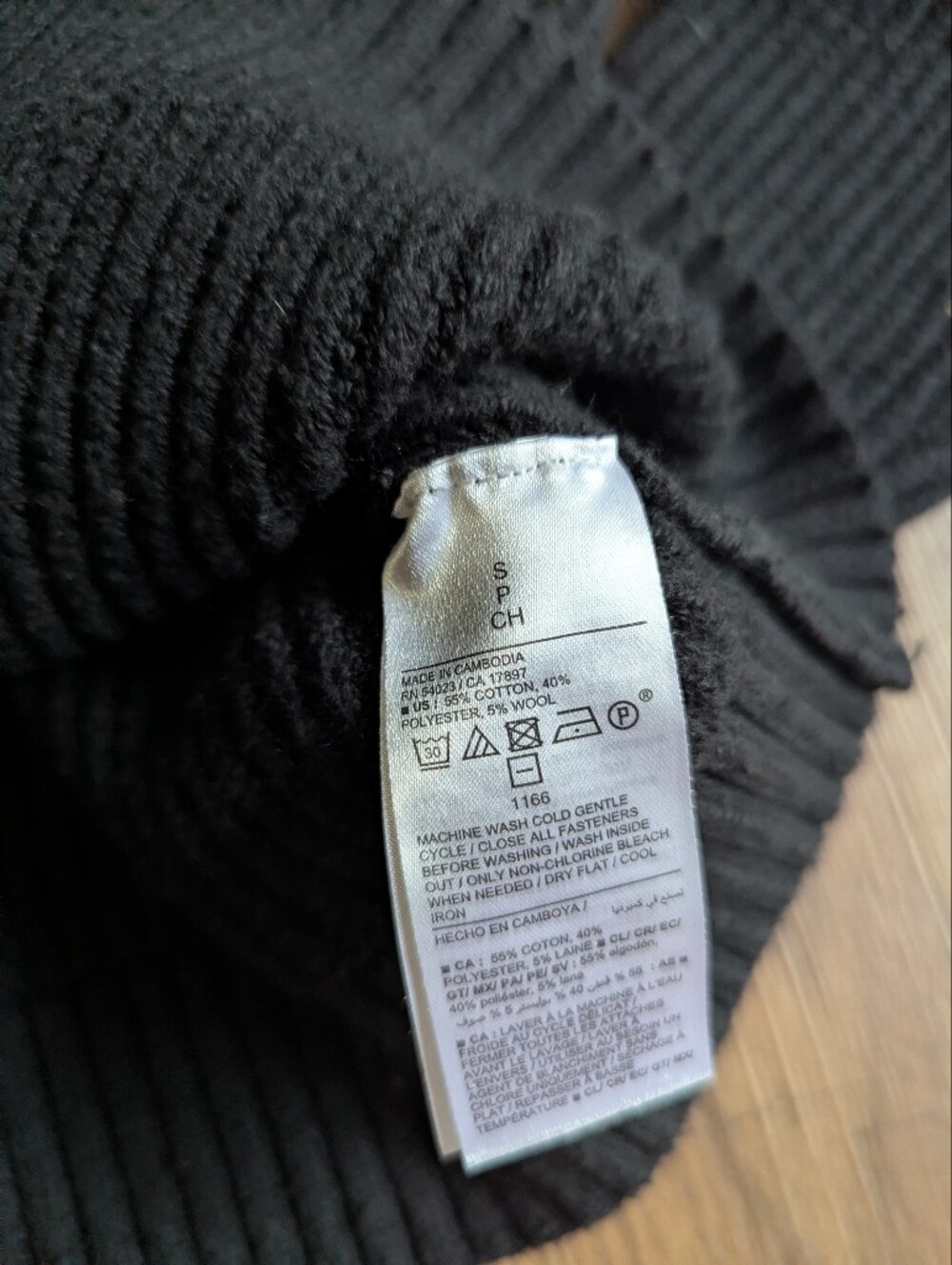 Old Navy Black Ribbed V-Neck Button-Up Cardigan Sz S - Picture 5 of 6